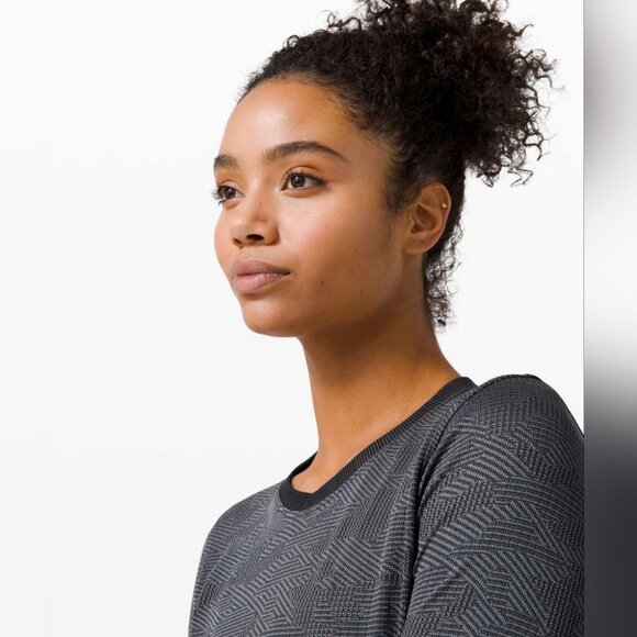 Lululemon Swiftly Breathe Long Sleeve Vented Camo Black / Asphalt Grey Size 6 - Picture 2 of 10